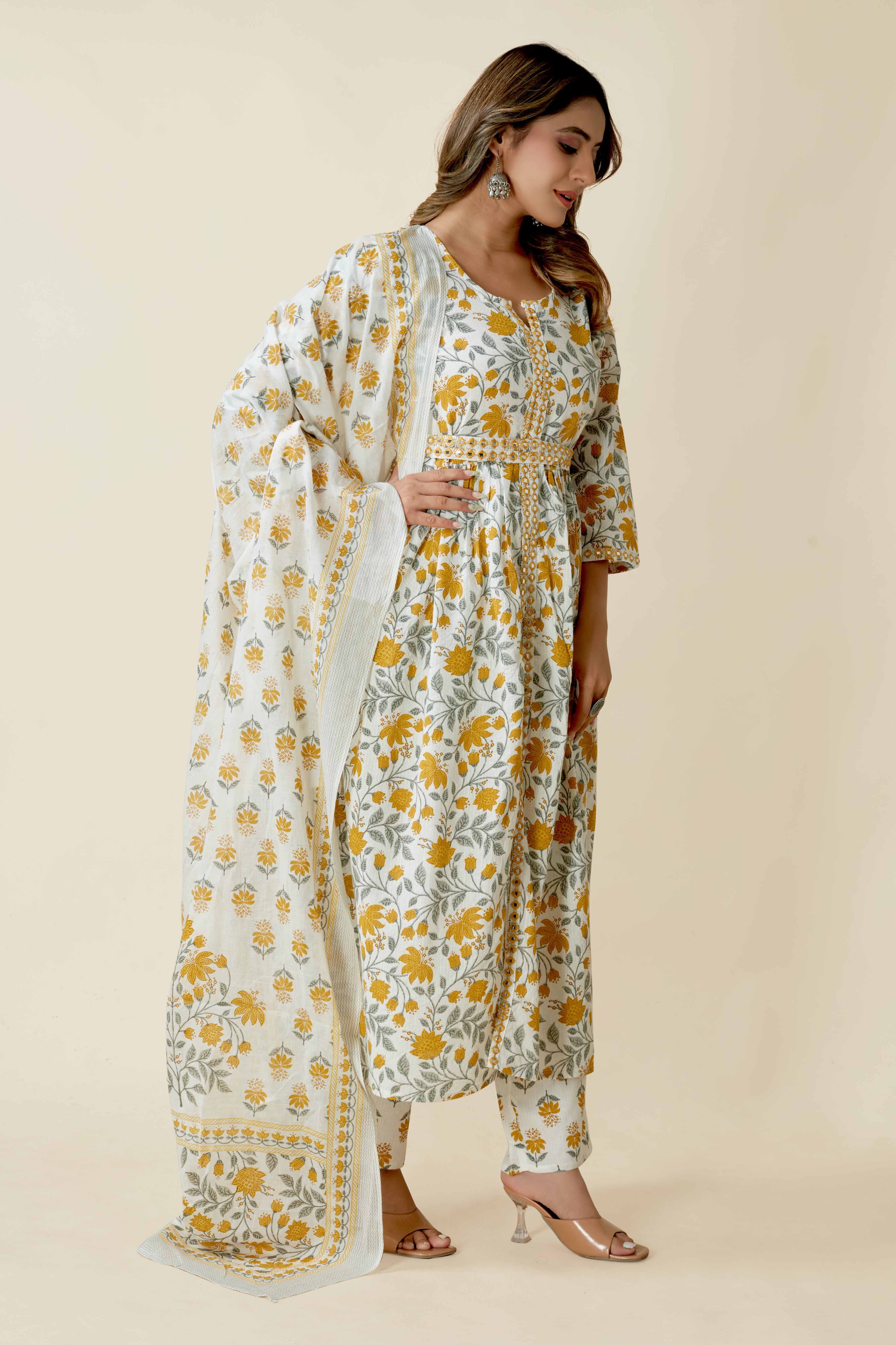 women floral kurta pant set with dupatta