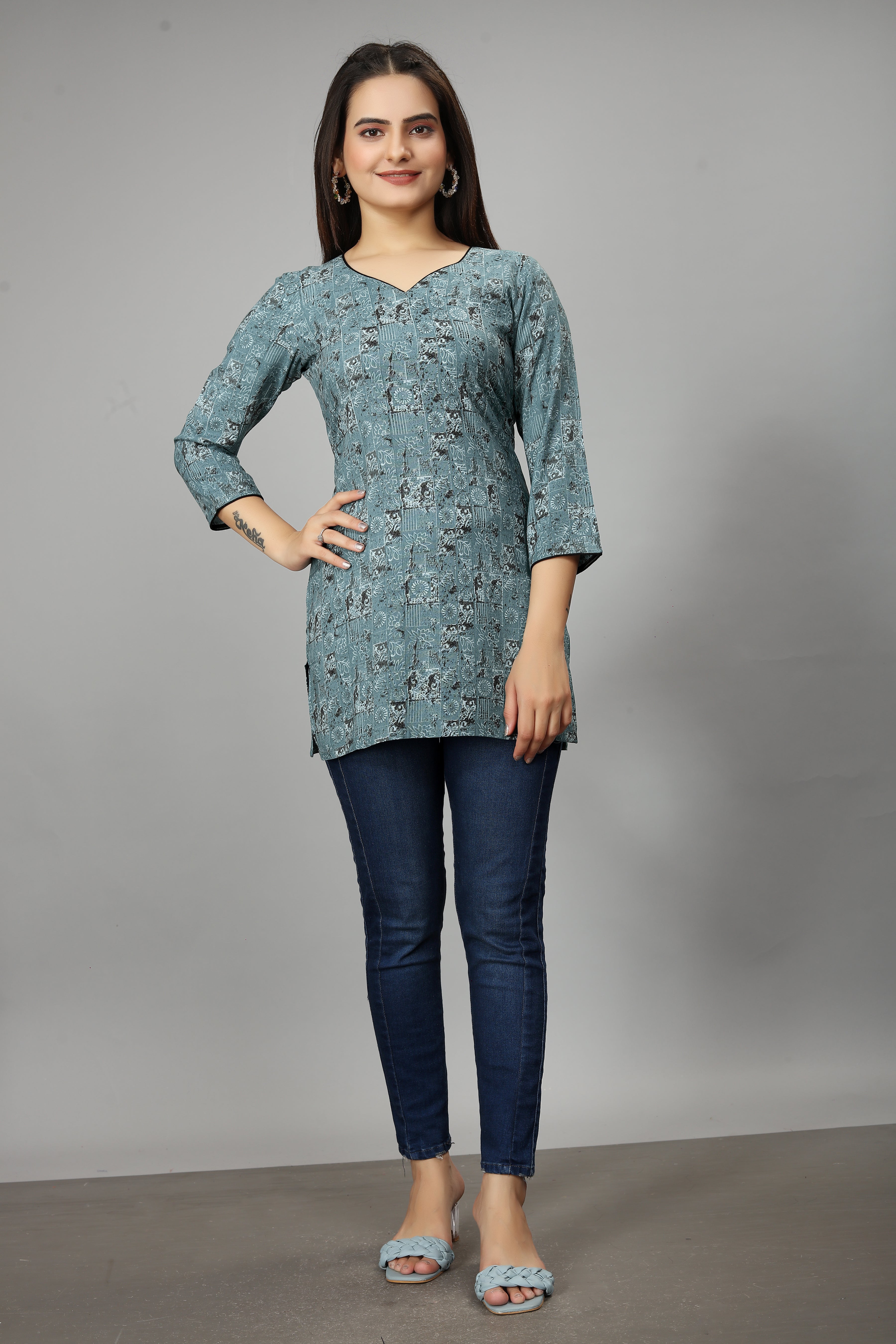 women three quarter sleeve straight kurti