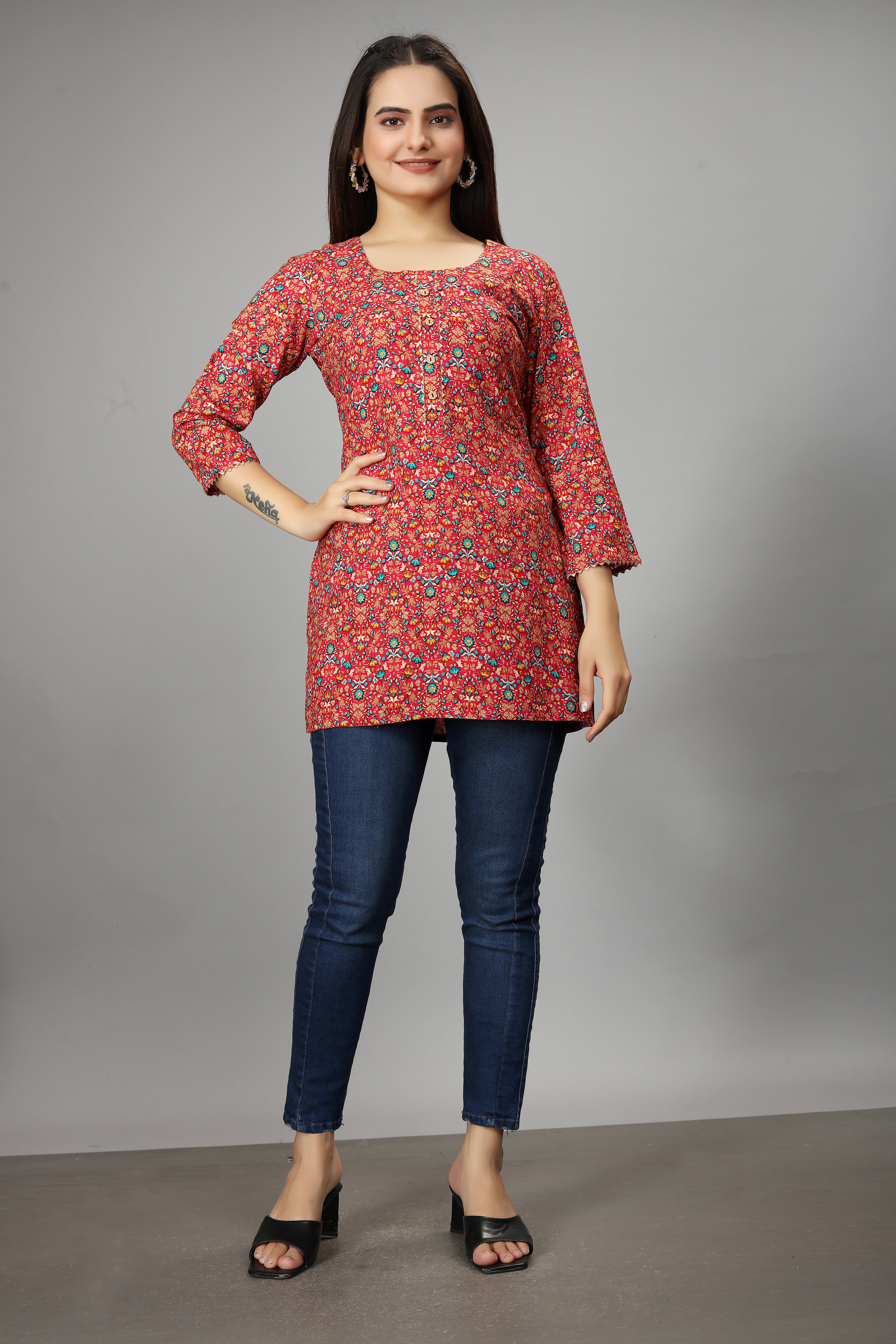 women three quarter sleeve straight kurti
