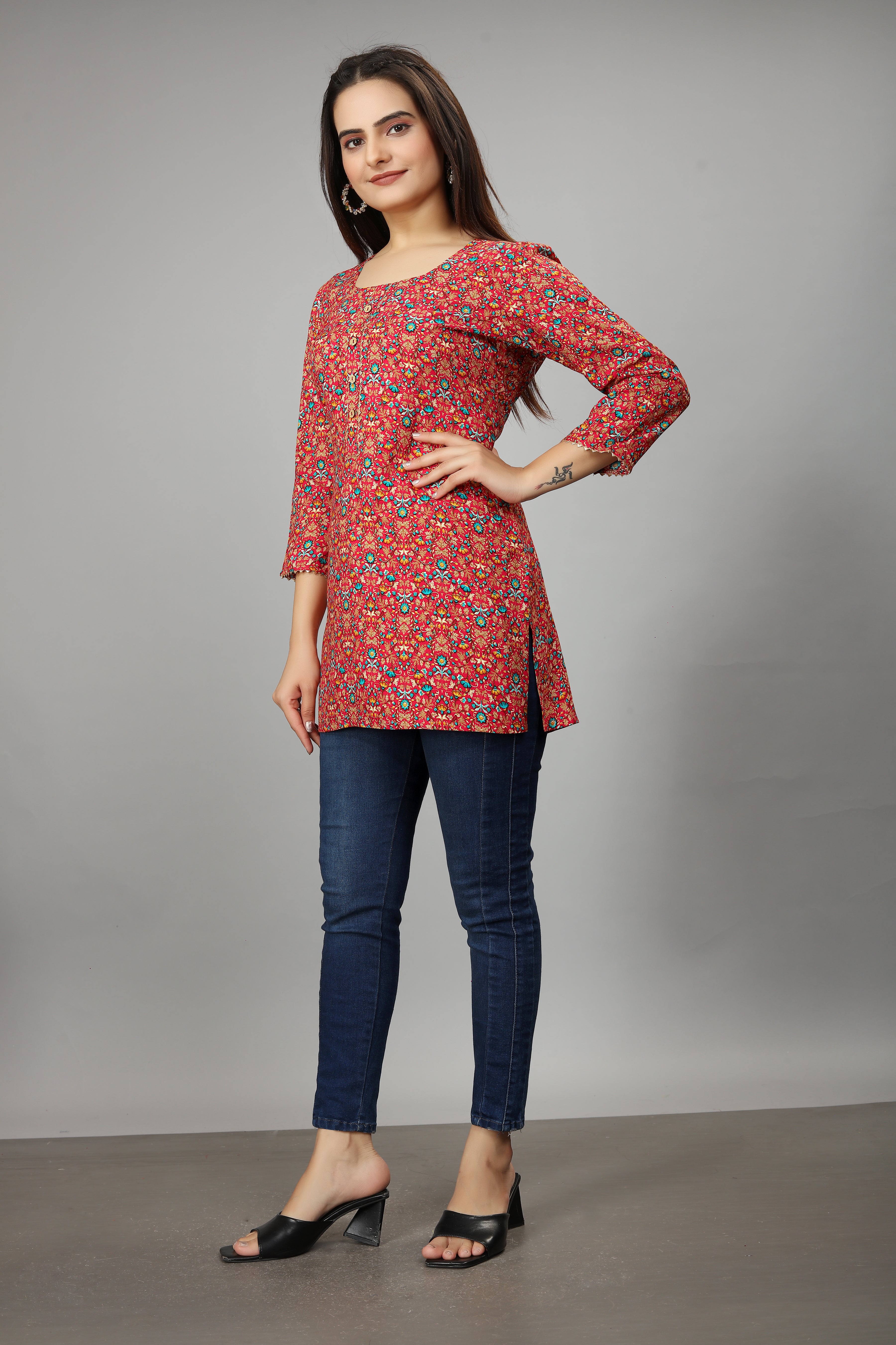 women three quarter sleeve straight kurti