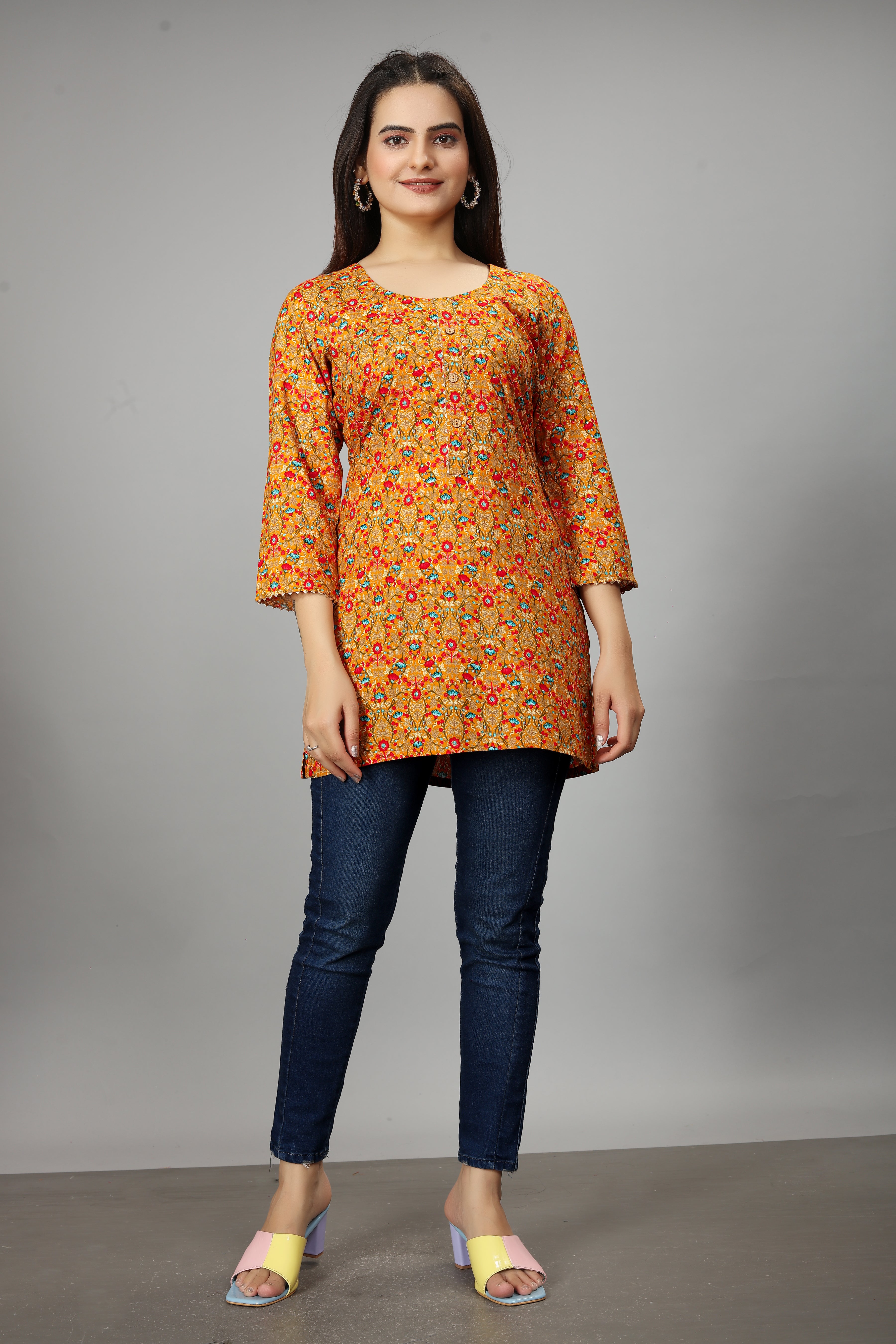 women three quarter sleeve straight kurti