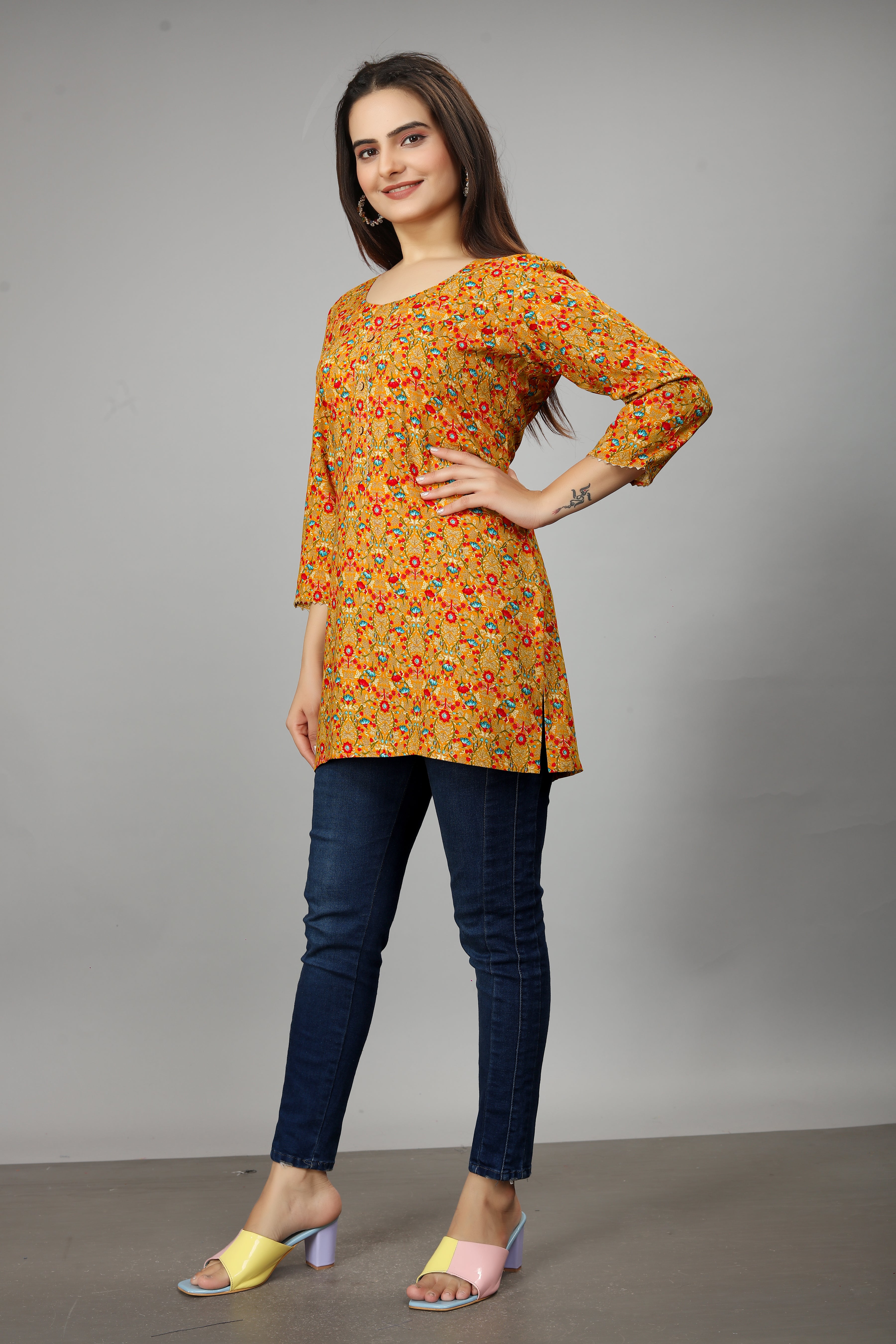 women three quarter sleeve straight kurti