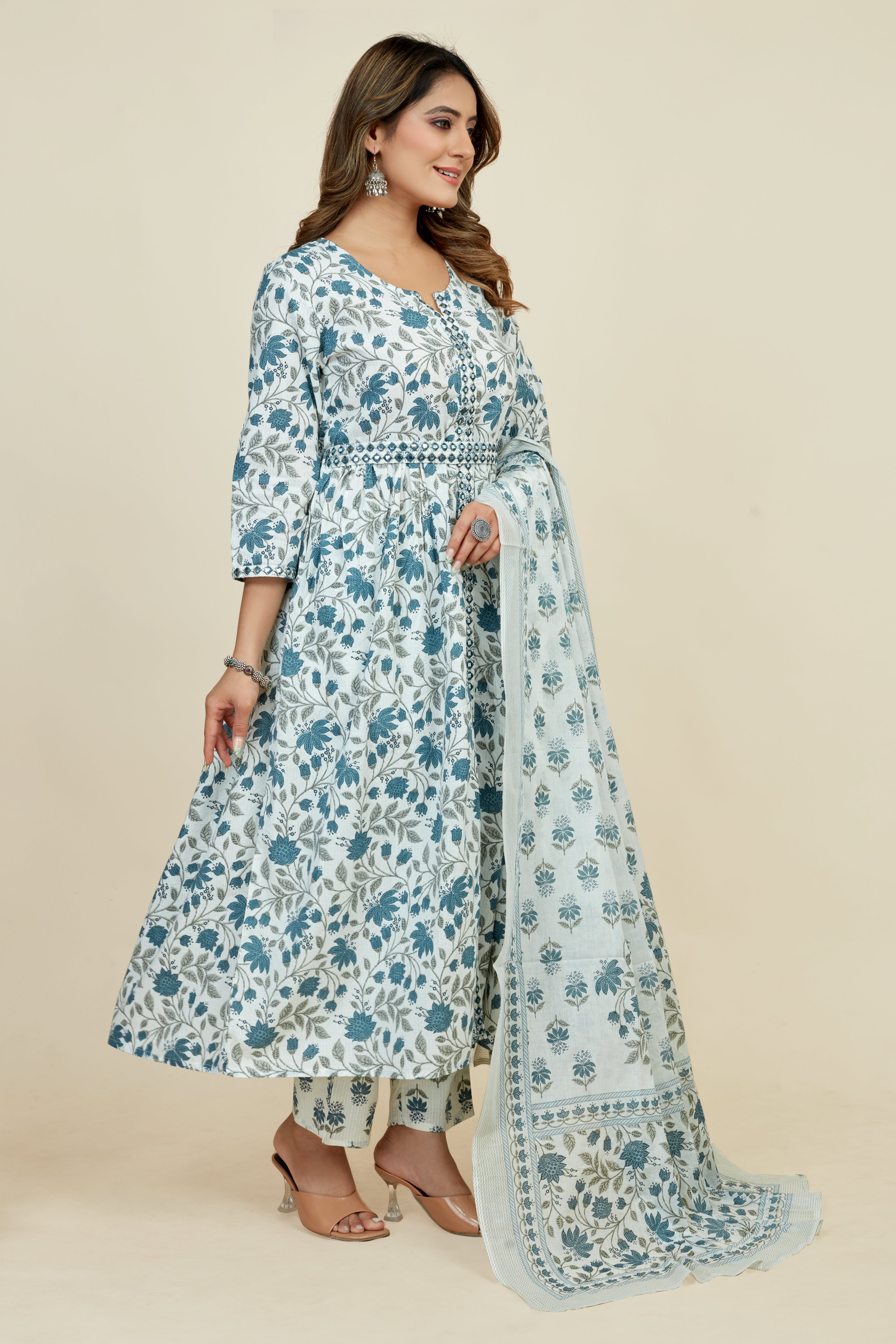 women floral kurta pant set with dupatta