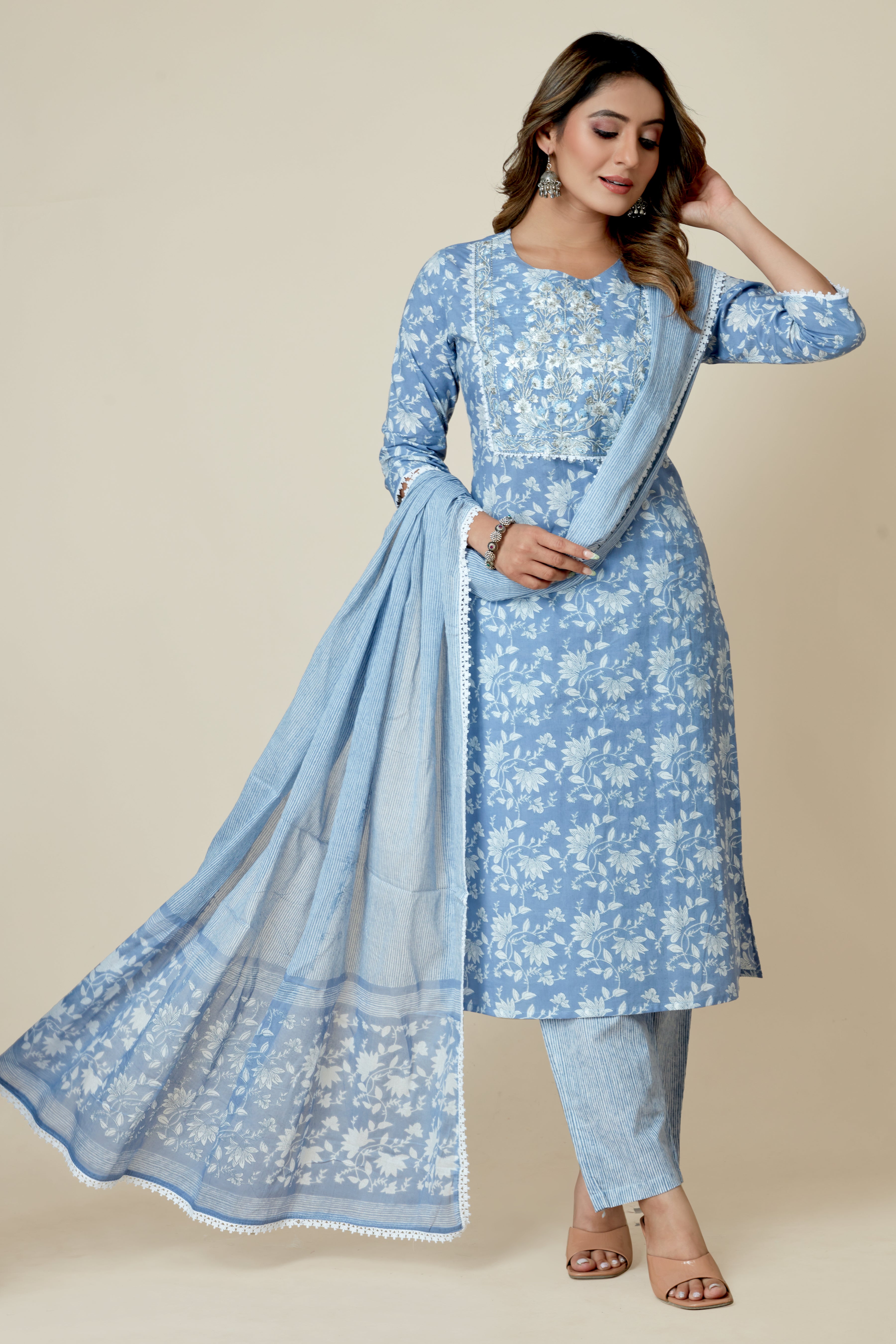 women floral kurta pant set with dupatta