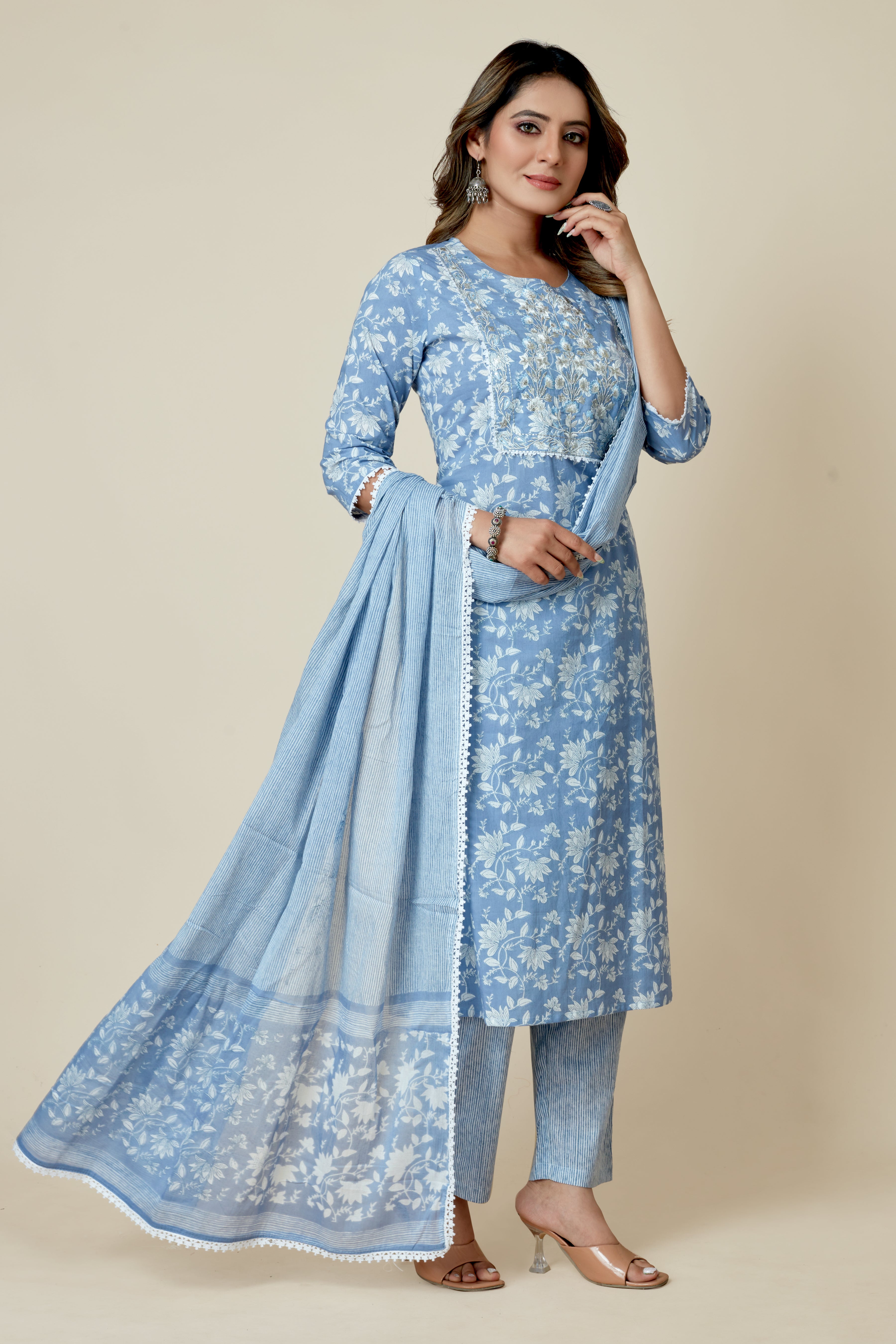 women floral kurta pant set with dupatta