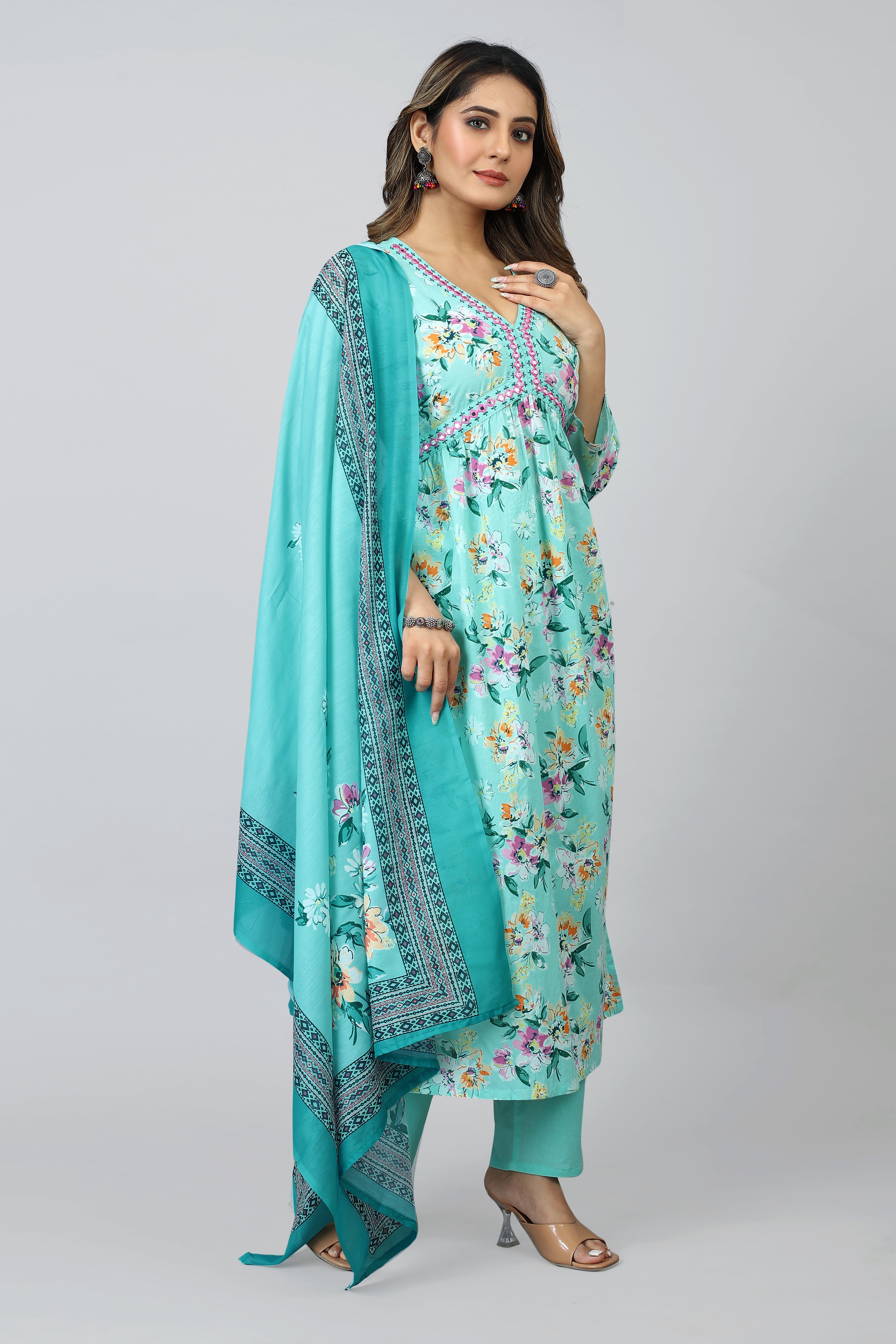 women floral kurta pant set with dupatta