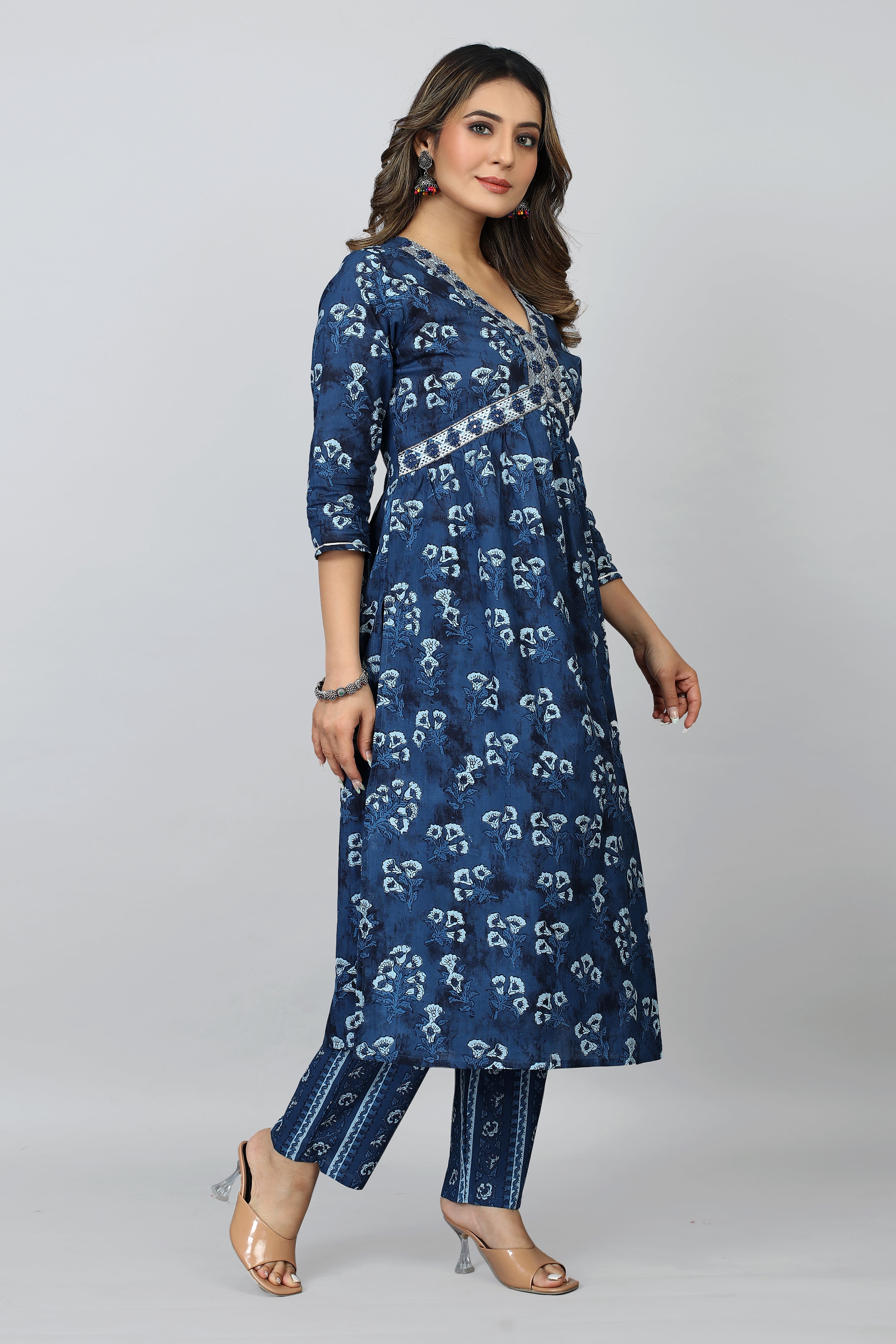 women navy blue floral kurta pant set