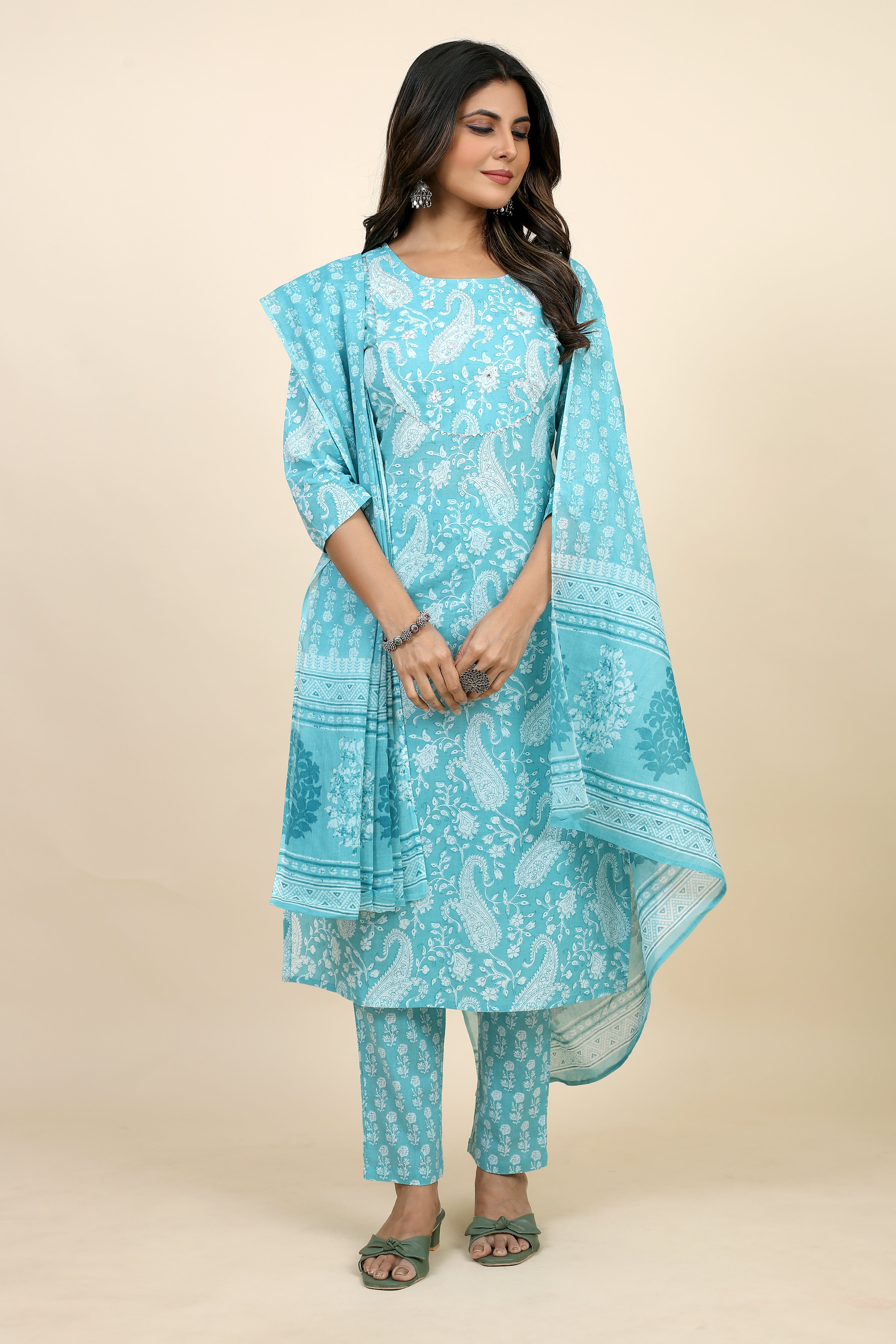 women paisley kurta pant set with dupatta
