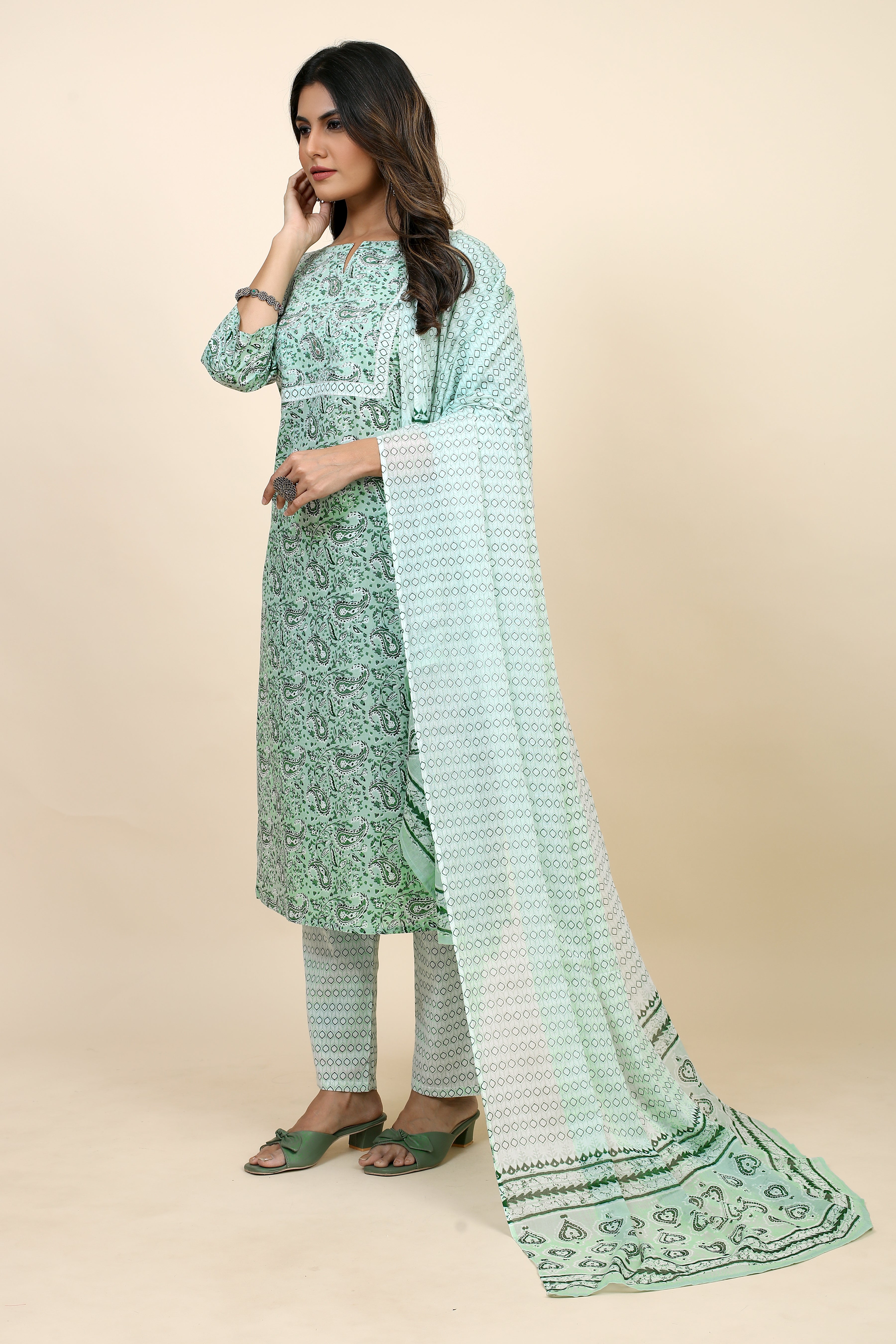 women paisley kurta pant set with dupatta