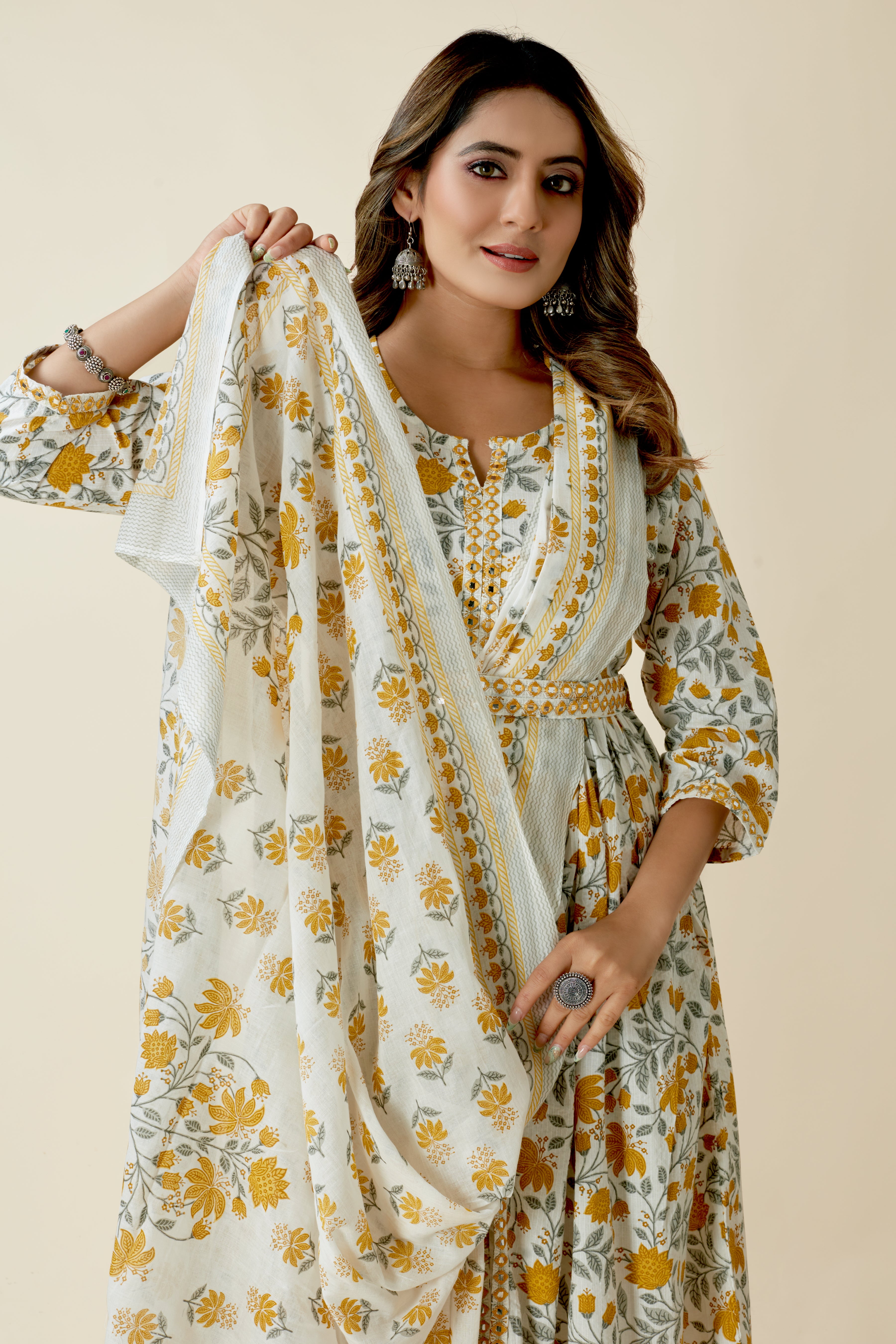 women floral kurta pant set with dupatta