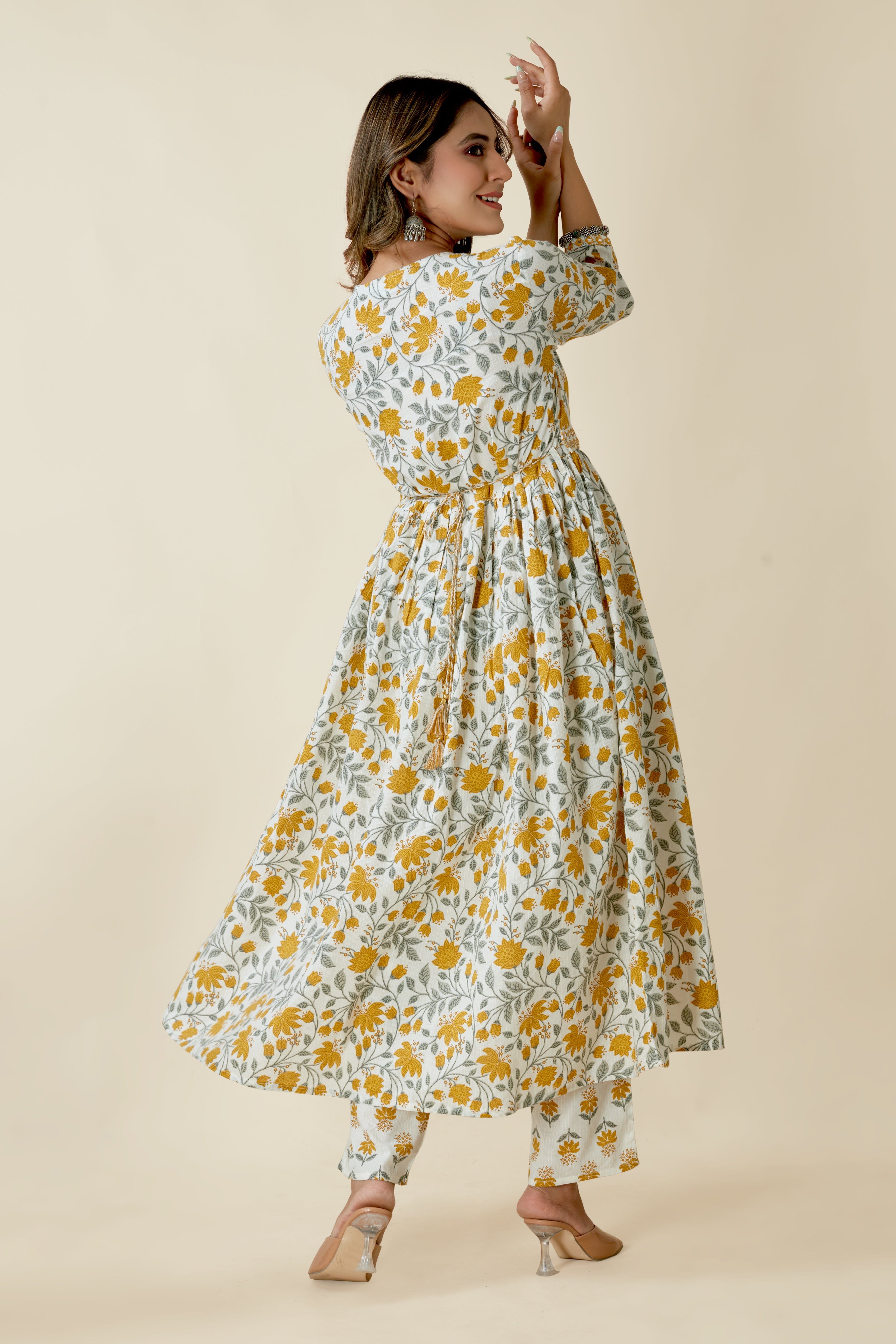 women floral kurta pant set with dupatta