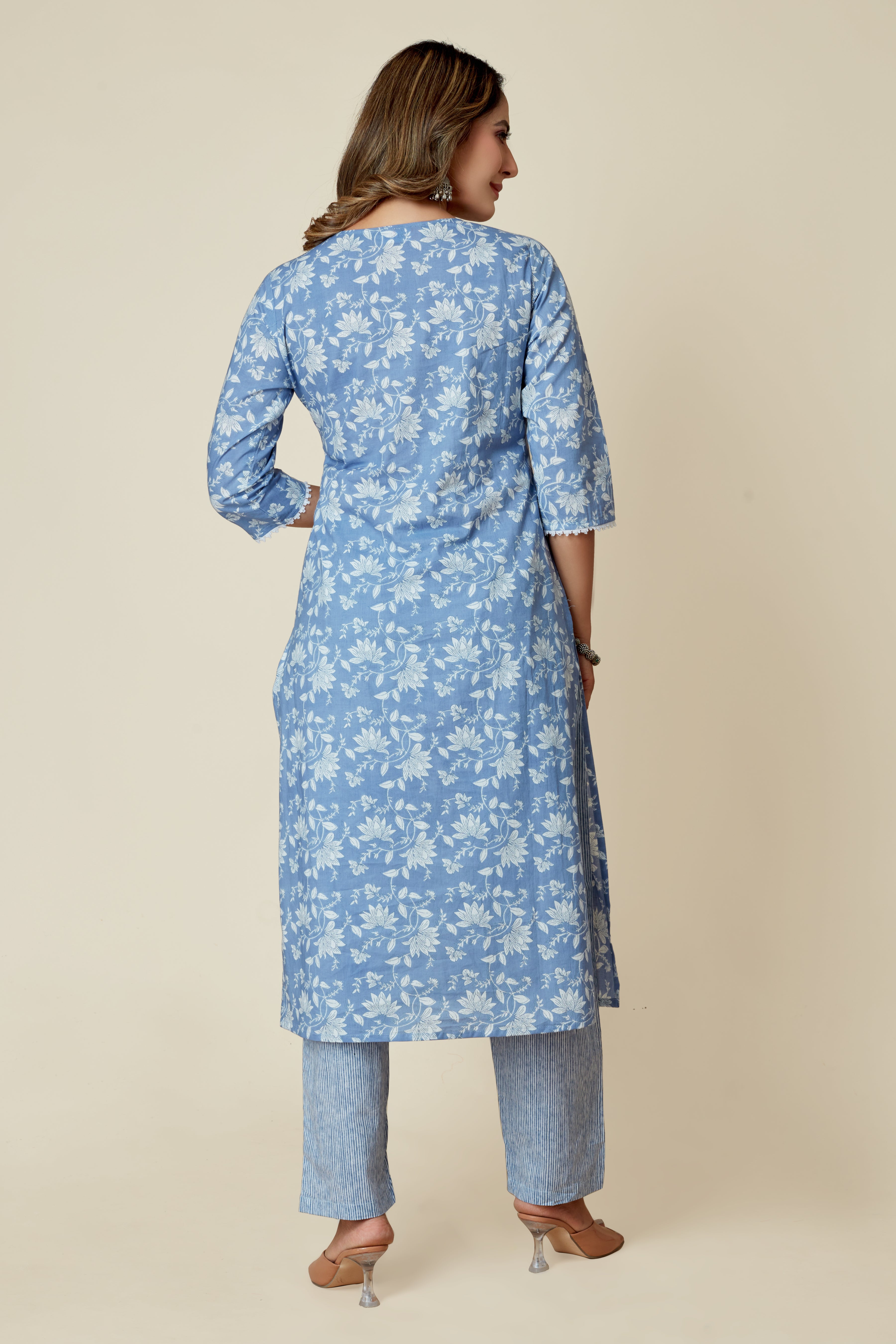 women floral kurta pant set with dupatta