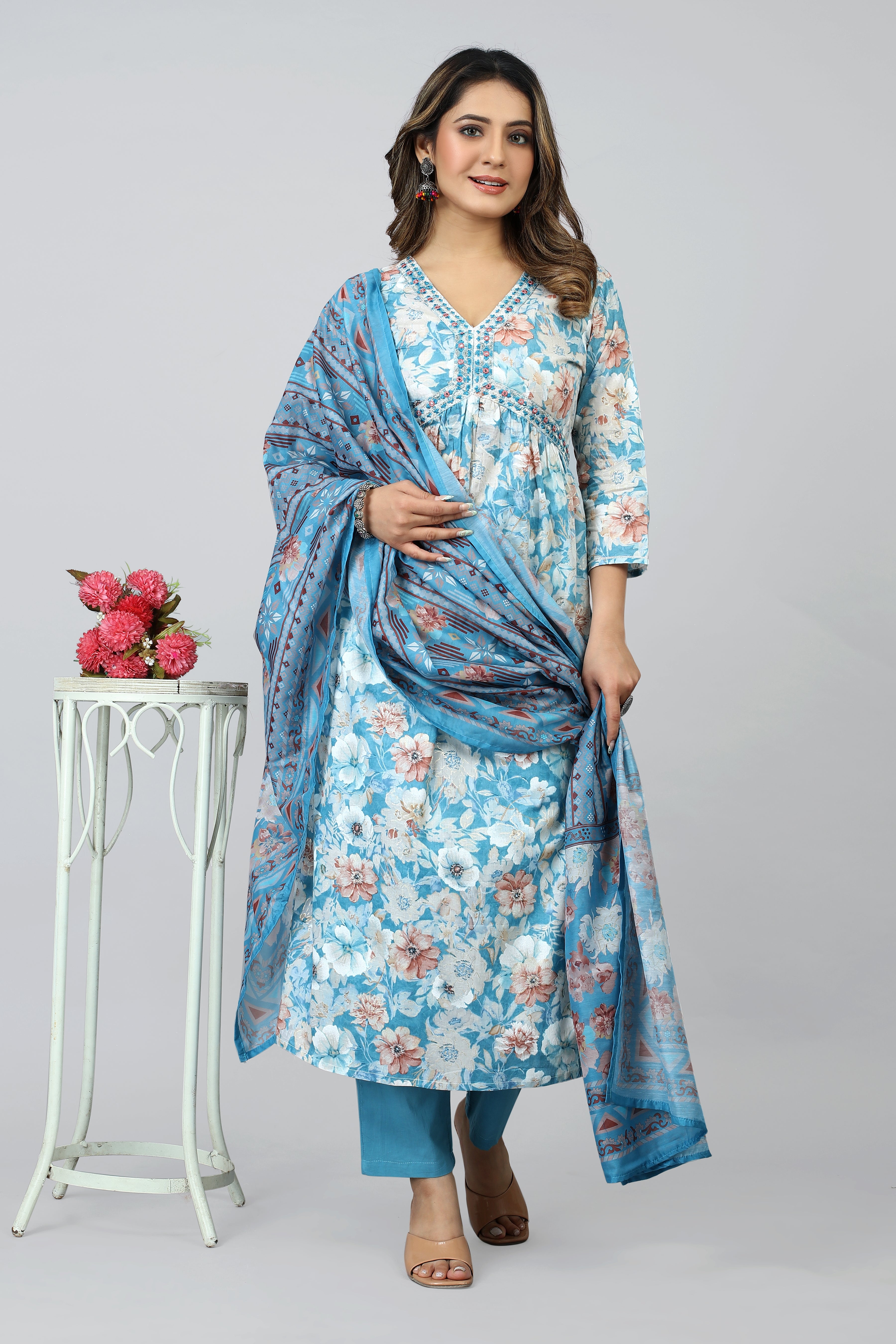 women floral kurta pant set with dupatta