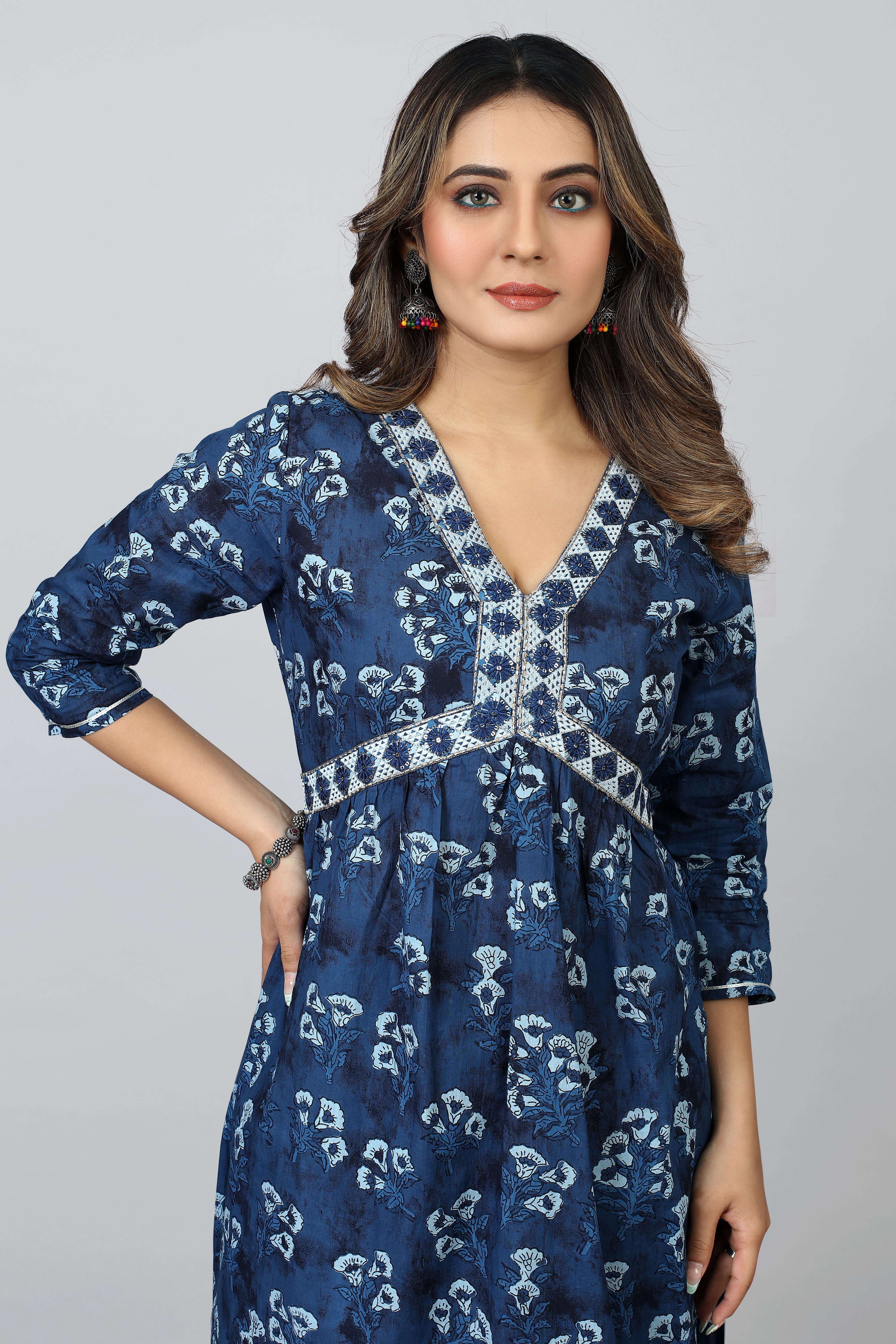 women navy blue floral kurta pant set