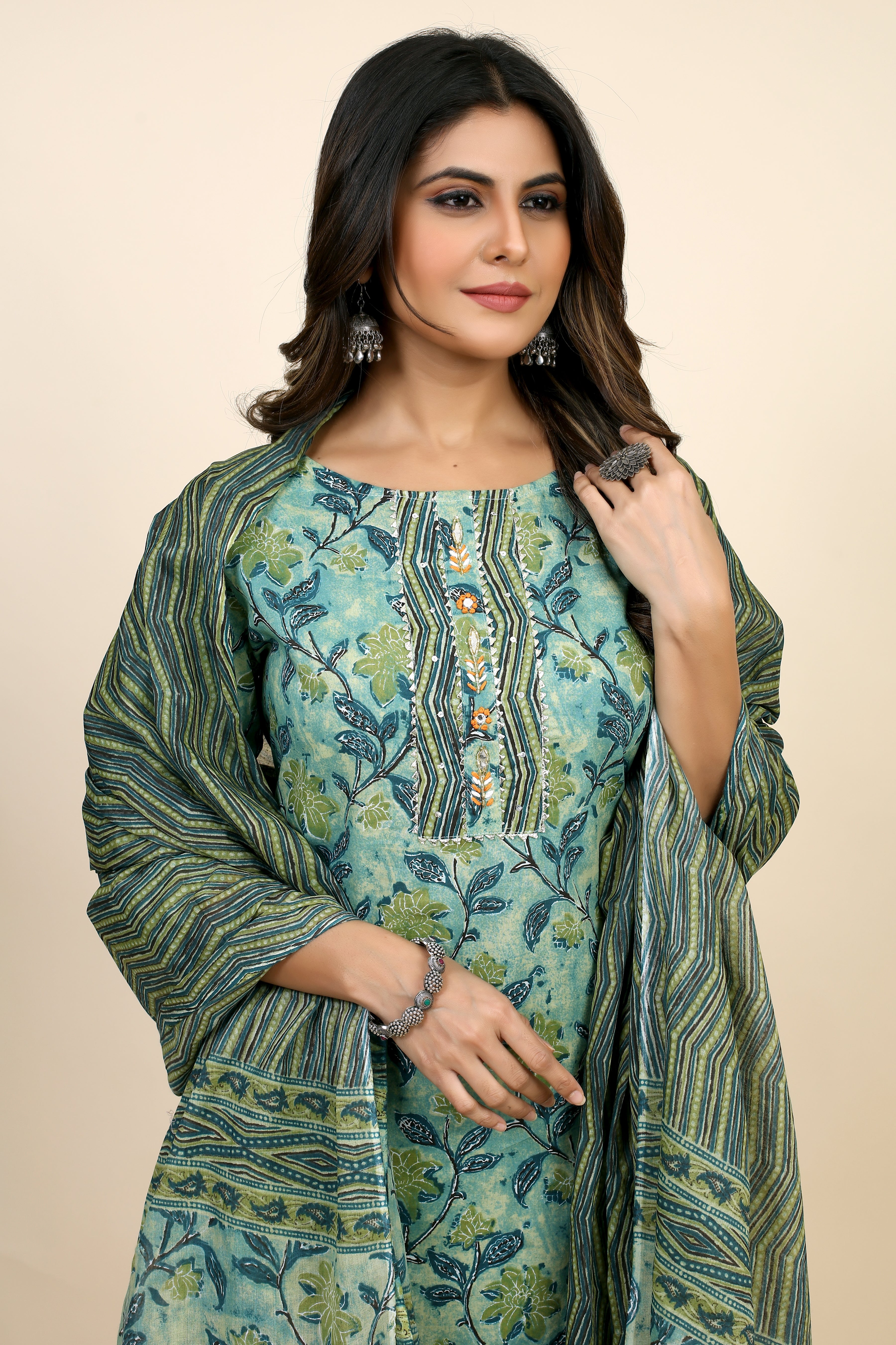 women floral kurta pant set with dupatta