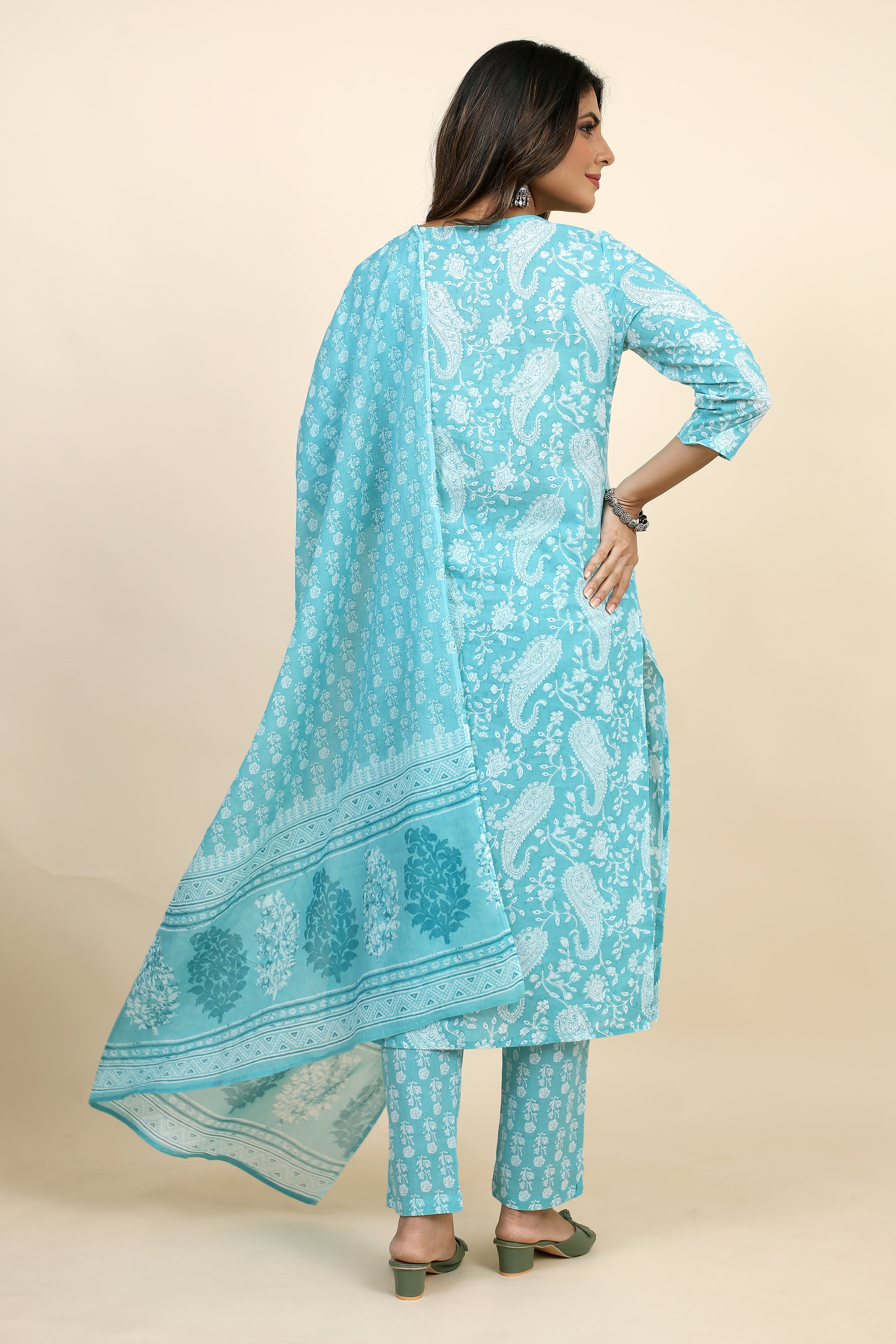 women paisley kurta pant set with dupatta