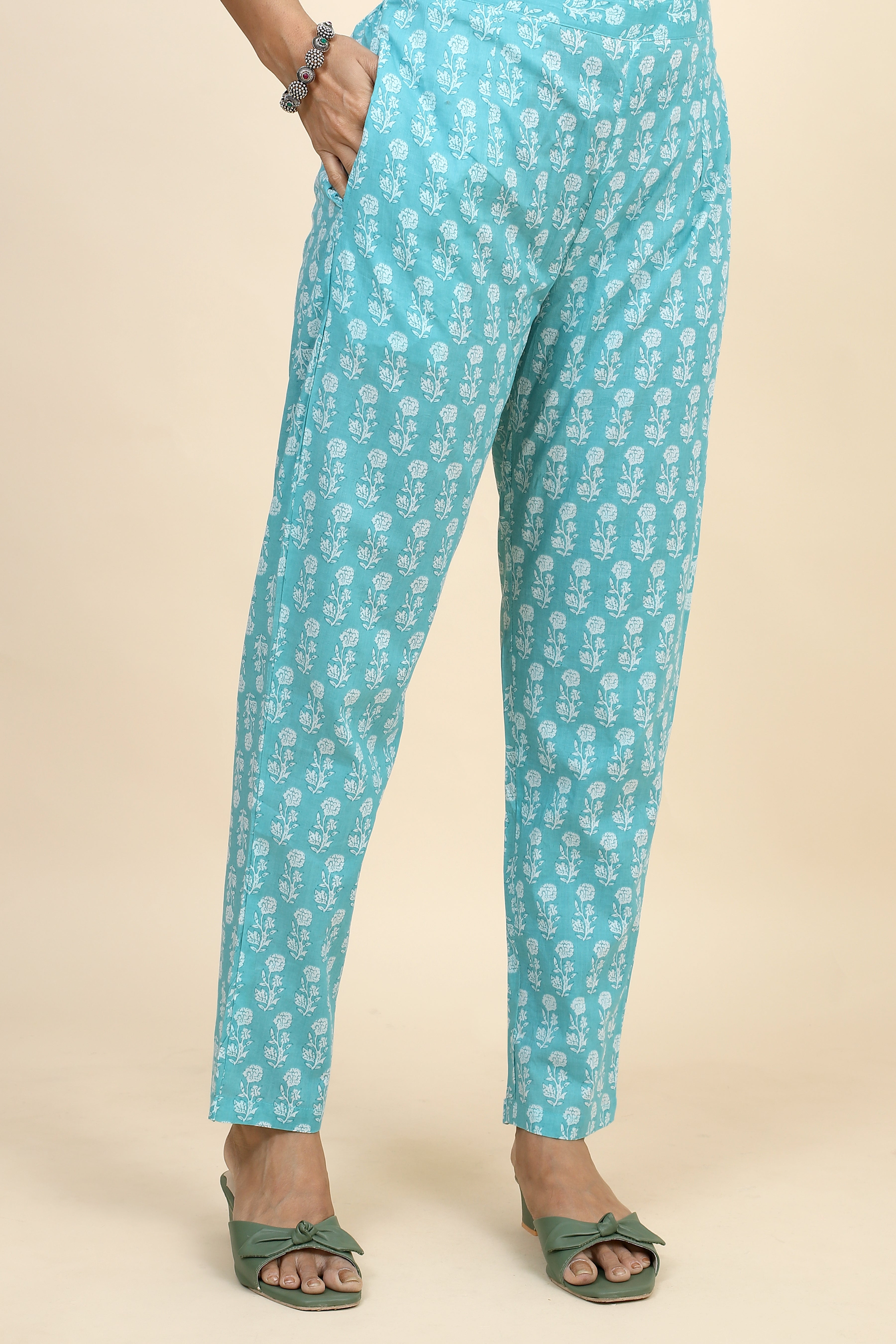 women paisley kurta pant set with dupatta