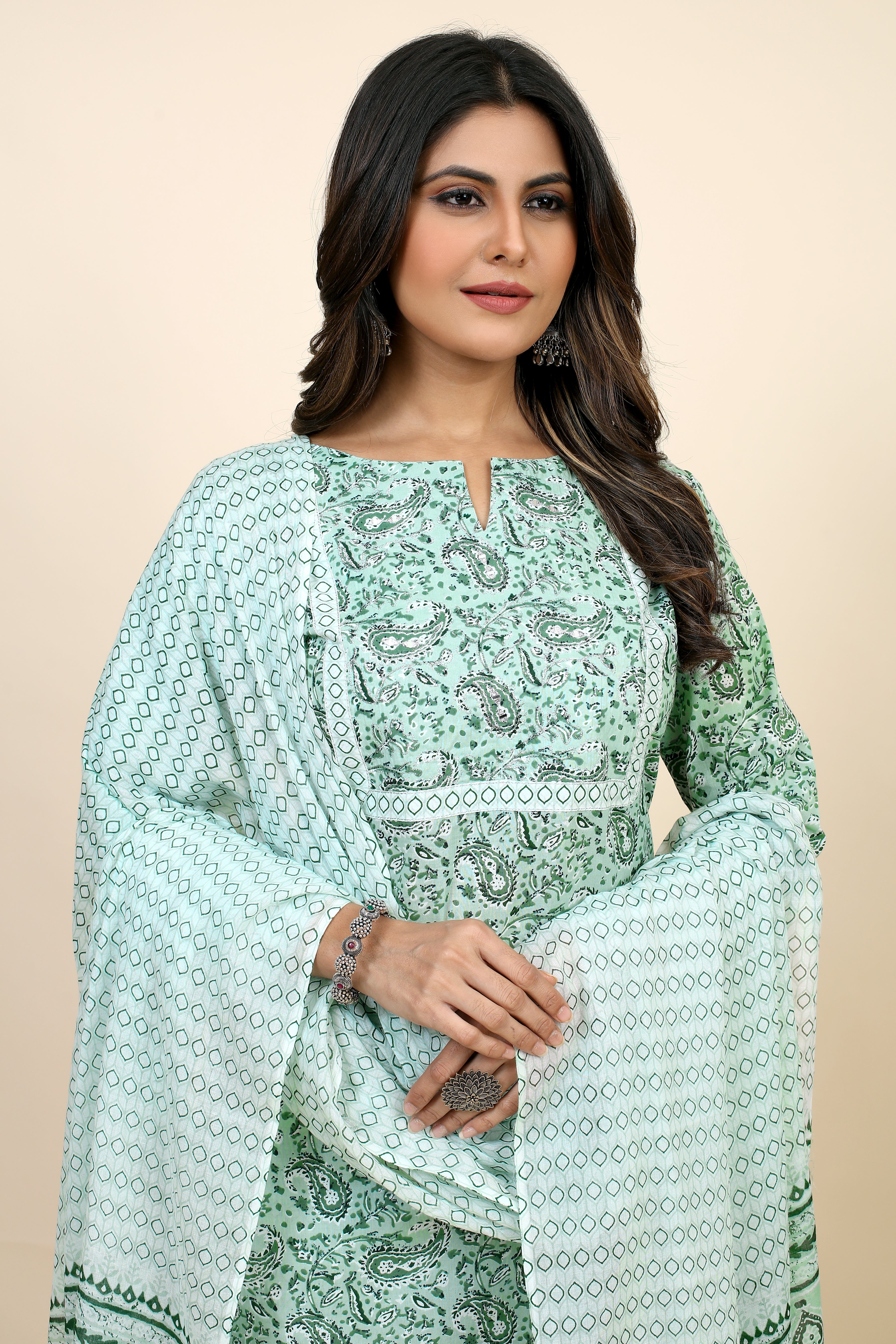 women paisley kurta pant set with dupatta