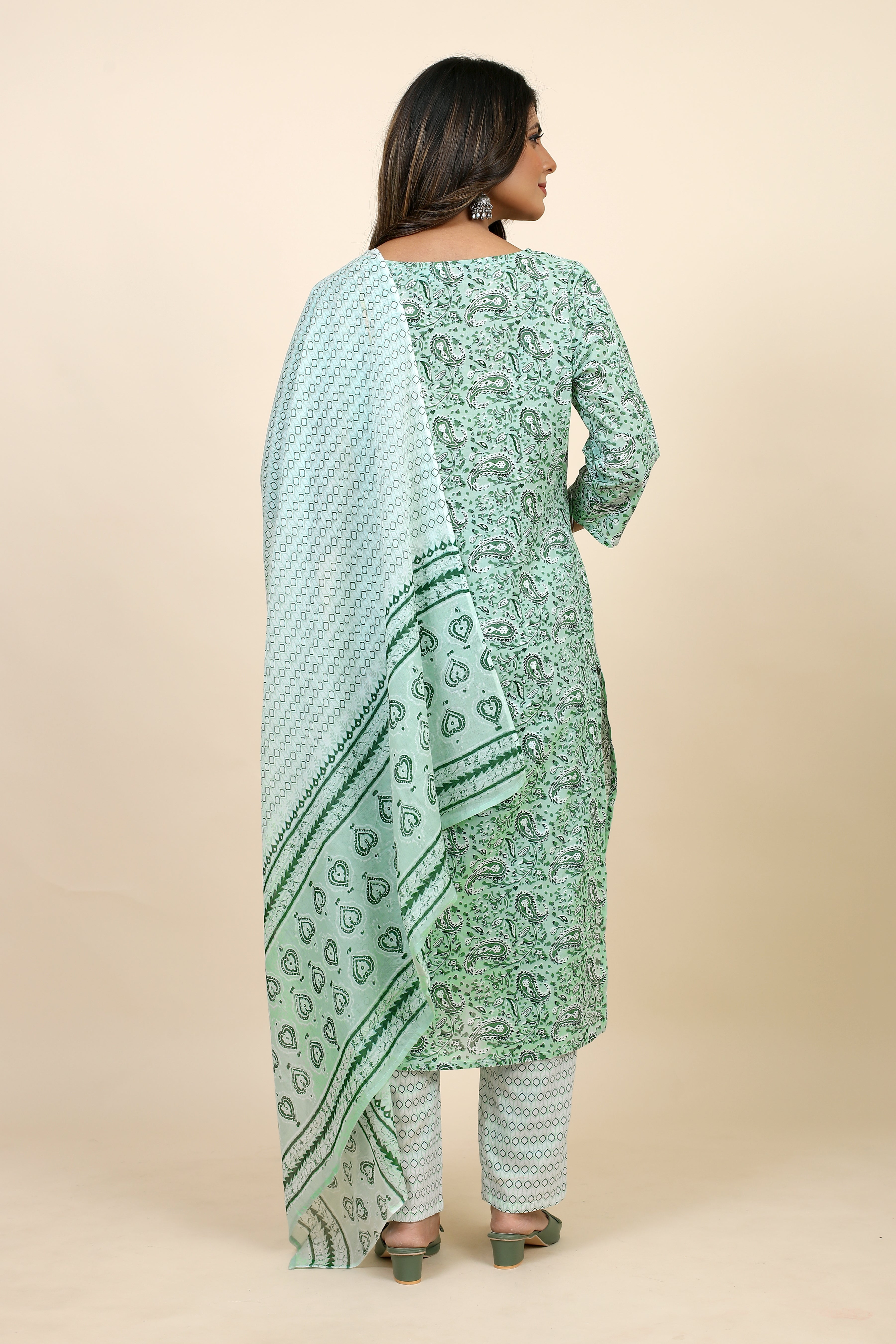 women paisley kurta pant set with dupatta
