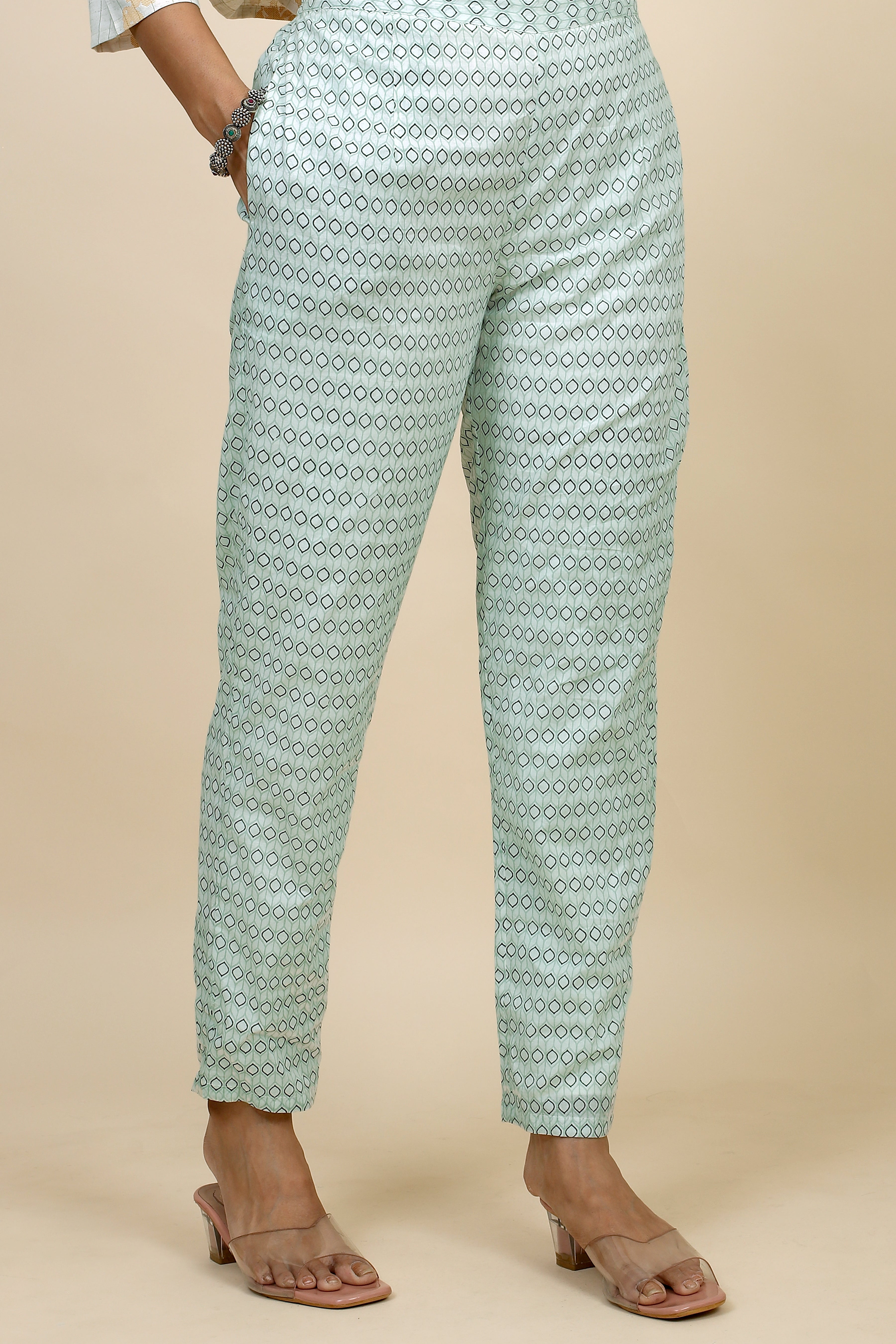women paisley kurta pant set with dupatta
